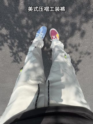美式压褶工装裤,版型非常有设计感上身立体有型,关键还是三防面料,价格美丽闭眼冲!#今天穿什么 #男生穿搭 #便宜又好穿 #显瘦显高显腿长 #百搭神裤