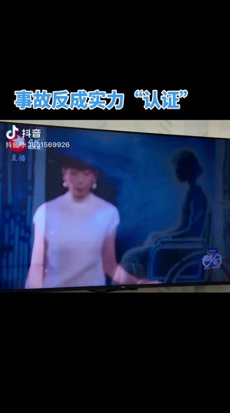 任素汐跨年演唱时话筒失灵,修复后无预兆开嗓,与伴奏完美契合,实力太强了#任素汐 #跨年#抖音跨年