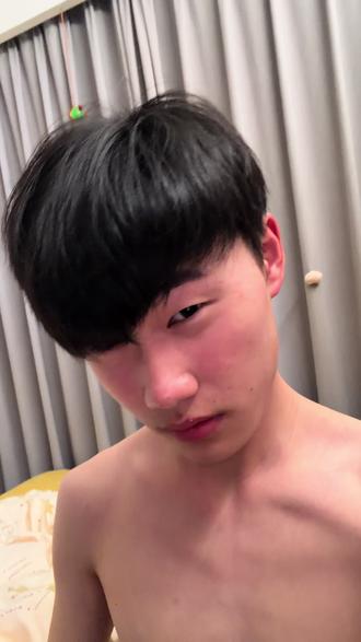 我深知斜刘海的男孩配不上穿白裙的女孩