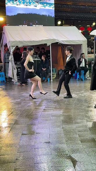 龙队每天跟瑶瑶的双人舞都很有劲儿#龙浩天#ai瑶瑶#龙浩天走步舞挑战