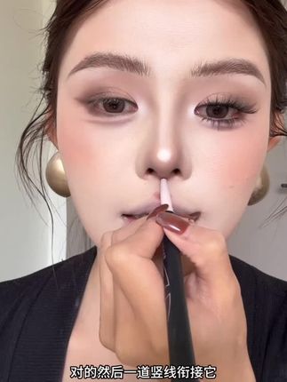 画不画唇线区别真的很大!把嘴巴子勾勒饱满立体了,涂出来的口红真的会更好看!#唇妆教程 #如何画唇形 #嘟嘟唇教程 #薄唇变厚唇 #春夏妆容