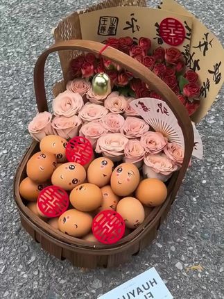 快给你的姐妹做超好看的鸡蛋花篮 快让你的姐妹生个孩子,然后给她送个鸡蛋花篮。给初为人母的姐妹一份浪漫,鸡蛋是生活,浪漫的必然是鲜花啦!#月子鸡蛋花篮 #一束花的仪式感 #爱的礼物 #鸡蛋篮花束 #用心准备的礼物才是惊喜 @巨量千川