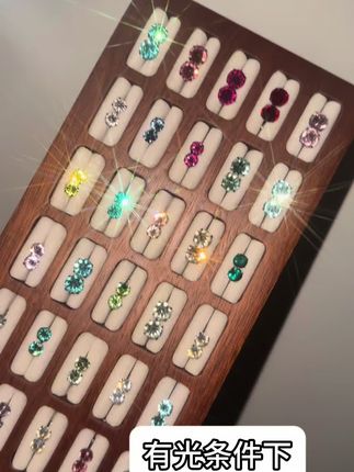 钛钢华子耳钉 请大数据把华子耳钉推给喜欢爆闪的姐妹~#耳钉控 #耳骨钉 #耳蜗钉 #耳垂钉