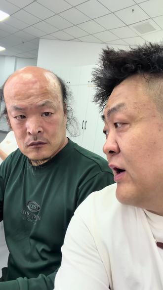 二哥帅还是我帅#上热门 #大长脸#阿厦剧院 @抖加🔥上热门🔥dou+🔥热点宝 @抖音小助手 #兄弟还是那个兄弟