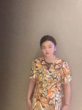 #碎花裙 搭配饰品,更加精致百搭,碎花裙照样可以诠释珍珠的美,百搭又精致