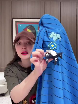 夏天想要显白又凉快的衣服就选这件T恤,衣服身上版型很舒适亲肤,时尚百搭不挑人#美出高级感 #谁穿谁好看系列 #穿出高级感 #ootd穿搭 #显瘦穿搭