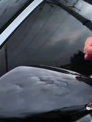 下月国庆将至,为爱车添置一款精致的车载摇头小红旗🚩,不仅彰显爱国情怀,更为旅途增添一抹亮色,让您的出行更加与众不同#车载摆件 #创意摆件#国庆