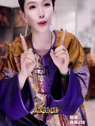 喜欢新中式的姐妹一定要入手这件百衲衣,它的撞色拼接设计非常好看,穿上身显瘦又有气质,无论是外穿还是内搭都很合适,可以搭配出不同的风格,真的太美了,我真的是爱惨了。#古装 #民族元素服装