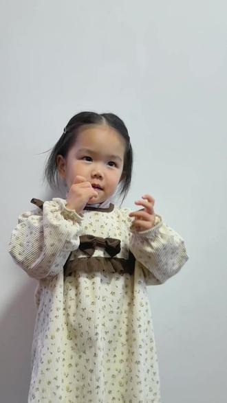 2岁10个月#人类幼崽 #儿童歌曲 #眼睛鼻子耳朵嘴巴手指游戏 #0-3岁儿童启蒙早教