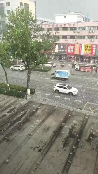 二十年不遇的大冰雹!#冰雹来袭