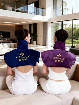 家人们!肩颈总不得劲的赶紧记好~俞兆林 俞兆林热敷肩颈热敷带真的太懂咱们了! 天天久坐上班、弯腰干家务、带娃忙不停, 肩颈是不是酸特别累?这肩颈热敷带一围上 就暖乎乎的,恒温热敷像给腰敷了层热毛 巾,紧绷的肌肉慢慢就舒展,酸沉感就轻不少。 弹力面料超贴合肩颈,穿在衣服里不显眼 上班、做饭、出门溜达都能戴,舒服不勒还 稳当~每天戴一会儿,腰不酸了,干啥都有 劲儿!#保护颈椎 #强烈推荐 #海盐热敷袋 #养生就是养健康 #健康养生