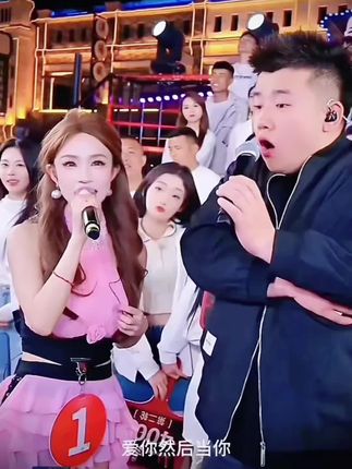 #木森大舞台 木森”女朋友“来挑战木森大舞台,主要是想唱歌给森弟听#户外直播现场 #人气爆棚 #嗨翻全场#音乐现场