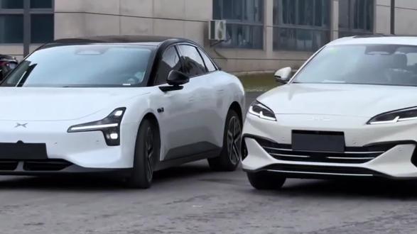 刚提小鹏M03屏幕钢化膜一定要记得装上防磕碰的同时还能还原原车屏幕清晰度也不会影响触摸效果#小鹏M03 #小鹏mona #钢化膜 #汽车好物