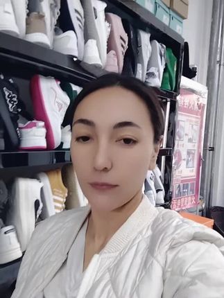 ئۇچتۇرپان مىيرەندا ئاياق دۇكنىمىزغا يىڭلىق ئاياقلاردىن ئالسام بولاتتى دەيدىغانلار دۇكانغا كەلسەڭلار بولىدۇ يىڭلىق ماللار كەلدى ئەمسە #乌什 #乌什县 #喜欢就关注我吧 #抖音推广 #鞋子推荐