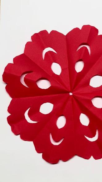 今天不学鲁班锁啦,学剪窗花😂#窗花剪纸 #新年窗花