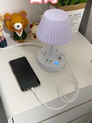 亲奢高级的创意小台灯,爱了爱了,这既是一盏台灯,又是一个多功能插座,还是一个手机支架,超级好用!