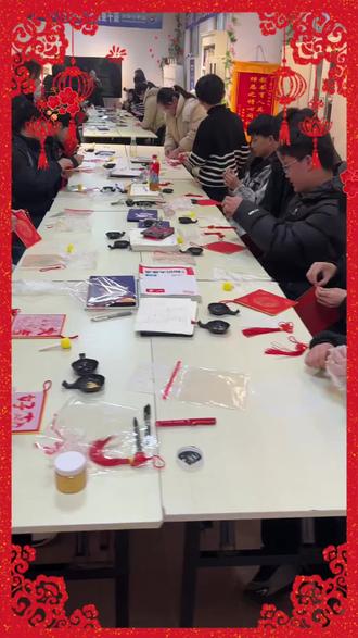 团圆闹元宵,学子步步高 闹元宵,做手工!赶考小状元课间时光欢乐上线,孩子们放下课本,动手创作专属元宵祝福,认真又可爱。轻松有趣的课间活动,让学习更有温度,成长更快乐。看看孩子们的祝福吧!#赶考小状元 #元宵节 #手工 #学习 @龙账房会计学院 @赶考小状元AI智能教育(汝州店)官方号 @开智习室的龙账房 @汝州好学升&赶考小状元小初高提分升学规划