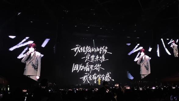 致敬青春 徐良最精了,等当年那批非主流赚钱了才出来开演唱会😭😭我来为我的青春买单了😭😭#徐良演唱会 #演唱会现场 #非主流的那些年的回忆