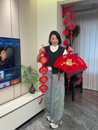 终于在38岁结束了租房生崖,被亲戚朋友不好看,说我家14楼不好,说就是不买房也不买14楼,14楼也是我努力打拼来的家,都说下半年搬家的朋友比较多,你们家背景墙乔迁装饰都准备好了吗?加厚红色植绒材质,满满的仪式感#入宅大吉 #乔迁之喜 #搬家#乔迁仪式感 #新家入住