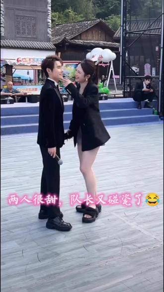 #龙浩天 #龙浩天瑶瑶 #互动甜蜜 #碰瓷 #好嗑 瑶瑶每次看到队长来找她,眼睛都发射爱心那种,真的甜啊!私下两人互动也好嗑,队长爱碰瓷瑶瑶,每次瑶瑶都会去关心他,怕真的弄到他了,这小子真会!心机boy@龙浩天🐲(生活号) @Ai瑶瑶☀️(美妆版)