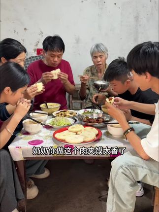 这个肉夹馍真的太香了#手擀面 #酸辣白菜 #肉夹馍 #我的乡村生活
