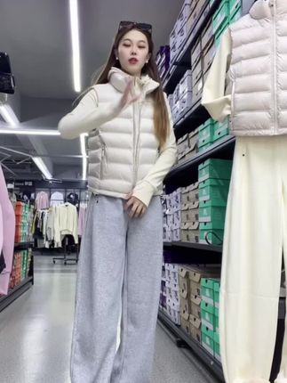 你越放松,越不在意结果是什么,往往结果越好。人生无非就是上坡要努力,下坡要开心。#保暖衣#马甲 #棉衣#卫裤