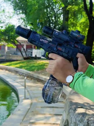 夏天的快乐,是水枪给的!看这小不点举着水枪“biubiubiu”,水花溅起的瞬间,连阳光都在笑~童年就该这么疯玩呀!#儿童玩具 #玩具 #好物推荐🔥 #水枪 #亲子互动