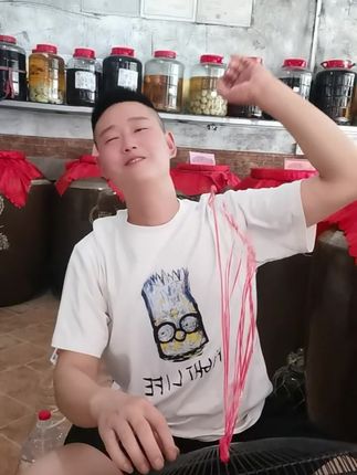 我就是一个被酿酒耽误的 艺人~唉~~#土家纯粮酒
