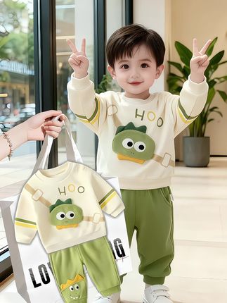 当妈后才懂,男宝是甜蜜的"小麻烦 谁懂啊!生了个男宝后,家里就像住了只上蹿下跳的小猴子 刚收拾好的玩具转眼散落一地,新买的白 T 恤半天就蹭成灰黑色,洗澡时水花溅得满墙都是,还会举着沾了泥巴的小手喊"妈妈抱抱"。 可也是这个小麻烦,会在我累的时候用肉乎乎的小手拍我肩膀,奶声奶气说"妈妈辛苦啦";会把幼儿园得的小红花偷偷塞我手里,说"这是最漂亮的给妈妈"。 每天被他闹得鸡飞狗跳,却又在他熟睡时忍不住亲他的小额头。原来所谓的软肋和铠甲,就是这个喊我妈妈的小男孩呀 #萌宝穿搭#治愈系宝宝#男童穿搭#好物推荐男童套装@抖加🔥上热门🔥dou+🔥热点宝 @DOU+上热门