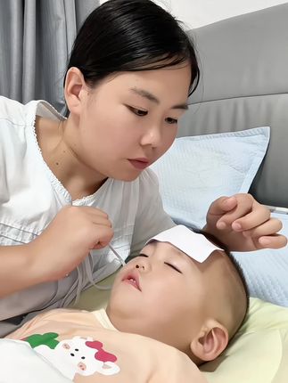 换季或者打苗苗 宝宝都容易体温升高 家里常备一些#退热贴 关键时候才不会手忙脚乱#物理降温#宝宝发烧#宝妈推荐