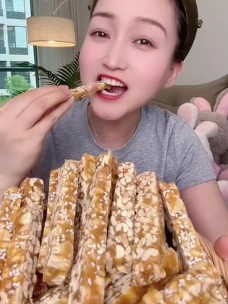 #现做现发的手工发生酥,配料表干净,糖少发生多,花生的香融合麦芽糖的香甜,酥脆醇香巨好吃#花生酥 #手工花生酥 #太好吃了 #太香啦