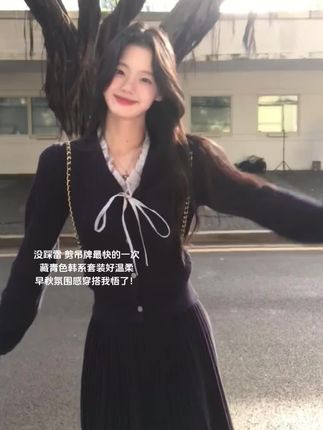 单穿内搭都好好看啊!藏青色好温柔好显白!#早秋穿搭公式来了 #韩系穿搭 #遮肉显瘦 #ootd穿搭 #慵懒风穿搭