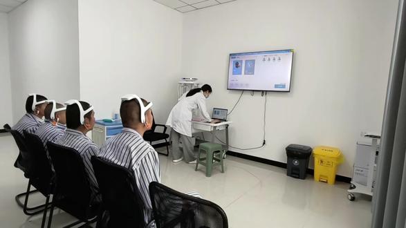 介绍俩项我院开展的物理治疗
脑电生物反馈治疗仪
经颅磁刺激仪