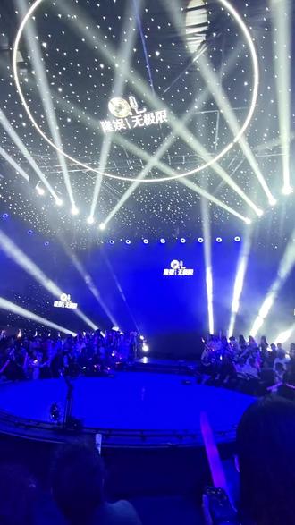 开场灯光秀#神级现场 #上热搜 #祁隆 #隆娱无极限#菏泽