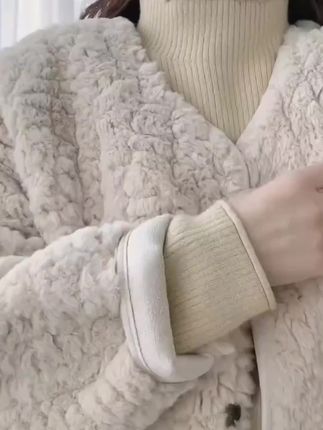 #针织衫 #半高领毛衣 #保暖又好看 #秋冬穿搭 #柔软亲肤