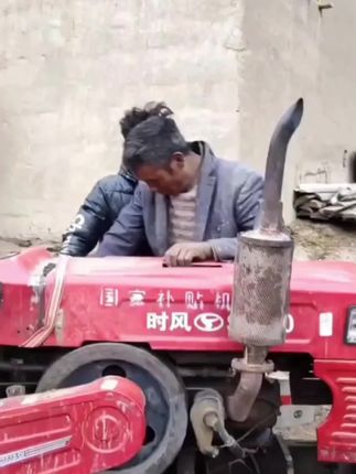 #强烈推荐 #好吃到爆 #每日分享 就跟在吃酸菜火锅一样,满小宝这个新味道啊,太炸了,云南风味的,爆香、爆辣、爆酸爽,这里面除了酸菜,还有酸豆角、贡菜,吃起来就是咯吱咯吱的。然后他这个汤底依然是那个牛骨汤底,再加上牛油做的炸酱和辣子。这真的好像火锅呀,又香又浓又辣,吃到后面是真的可以涮火锅,他这个新品是有个尝鲜价的,求求你们都赶紧去吃。#抖音小助手 #抖音小助手dou上热门