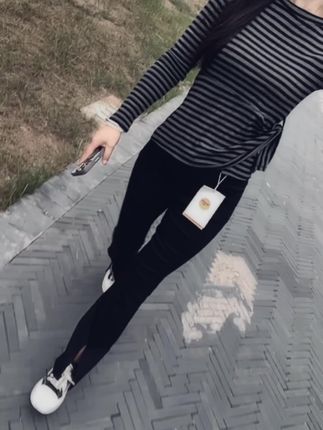 人生总有太多的来不及,一眨眼就是一天,一回头就是一年,一转身就是一辈子,未知的一切,时刻提醒我们,世事无常,活在当下,人生并没有那么多的来日方长.#穿出自己的风格#气质范#条纹控#穿搭#藏肉显瘦穿搭