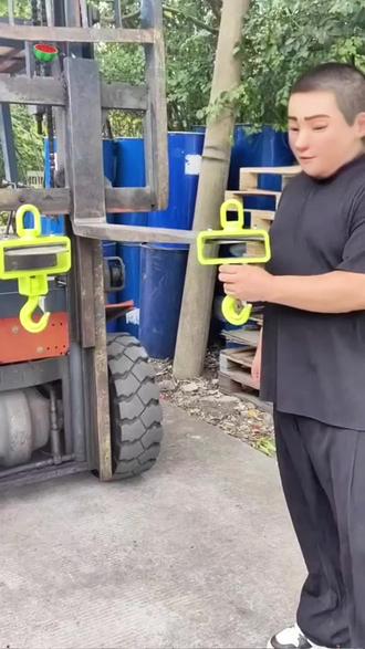 防滑叉车专用钩#技术活一般人来不了 #还有这种操作 #叉车司机 #谁能看出这有什么门道