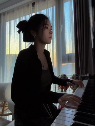 过了很久终于我愿抬头看 你就在对岸等我勇敢
