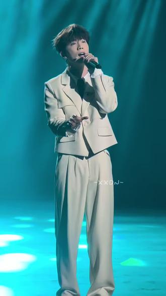 2026福建春晚之《简单的一句话》,在@鹭卓鹭卓 开口瞬间泪水就蓄满眼眶,切换到闽南语的时候更是惊喜和自豪!
#鹭卓 #歌手鹭卓 #2026福建春晚