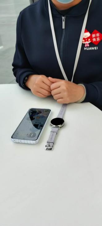 2026年了,还有人不知道手表壁纸能自定义?手把手教你用NFC秒传照片,还能在运动健康APP里自由调整配色、角度,甚至把心率和电量都显示在表盘上!私人定制专属手表,超简单,速来get~✨
#手表壁纸DIY #数码小技巧 #鸿蒙6越用越香 #运动健康