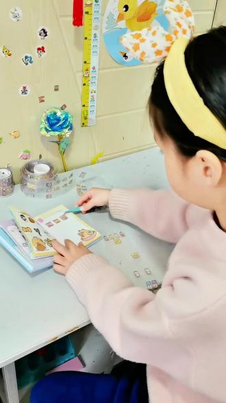 又给我女儿挖到宝了!超级好玩又解压的双层收纳泡泡贴纸,一共8个不同的款式,女儿喜欢的不得来,玩到停不下来!#泡泡贴纸 #大人小孩都能玩 #大人也要玩玩具 #儿童玩具 #解压玩具