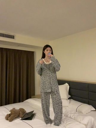 #法式睡衣 #温柔穿搭 #宅家睡衣秀 #家居服分享 #慵懒风穿搭
