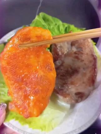 #自律期 我吃的最多的就是这个食者道大#鸡排 它是腌制好的 肉质鲜嫩 一口爆汁 方便又好吃#鸡胸肉#好吃没压力#低脂高蛋白@DOU+上热门 @DOU+小助手