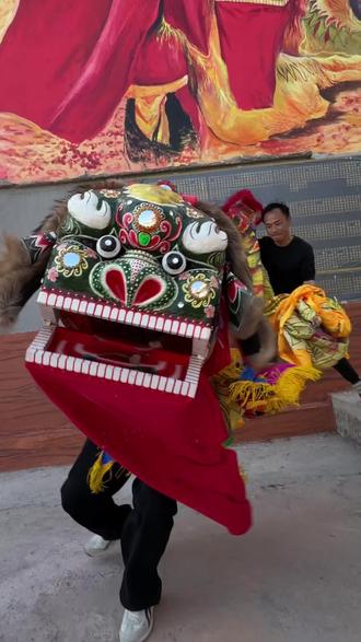 图美村一幅很特色的盖仔狮#画画 #非遗文化 #海陆丰虎狮 #抖音二创激励计划 @抖音小助手