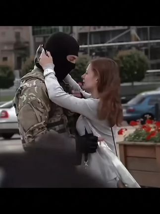 #奋斗者在路上 亲爱的娜塔莎,如果我牺牲了,抚恤金给你;如果我伤残了,离婚证给你;如果我能回来,我把我的一生交给你。