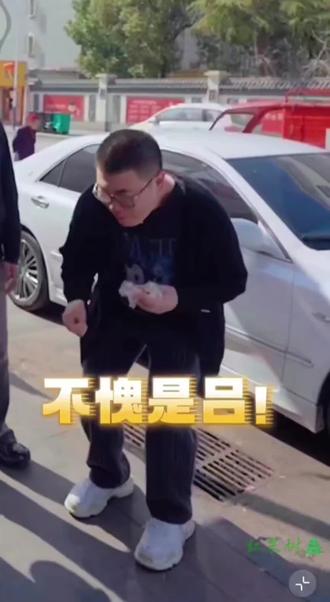 “吕严为了吃,什么都干得出来”
天啊,给我们大米饭饿到了,他本来就吃不饱!(bushi)……真太好笑了,怎么这么好笑啊#吕严 #吕严食量 #食不言巡吃 #太有节目了