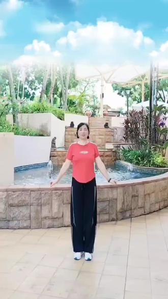 超长版的广场舞《美丽的月亮弯》来了歌曲动听 舞蹈好看 喜欢的跳起来吧!