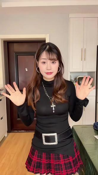 160/95普通身材试穿龙牙童网红女装
这期有期待好久的格兰物语,波点天菜,杏仁奶心,猫咪甜心,沉睡兔套装,人气女idol西装,学院风套装,步步惊云旗袍,媚骨天成,高光丰胯牛仔裤,还有自己搭配的平价外套噢#女装 #平价 #龙牙童 #测评 #新年战袍