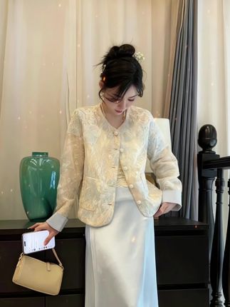 #新中式国风 #新中式穿搭 #轻奢女装 #钉珠刺绣 #气质穿搭